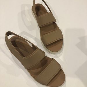 Vince sandal in amazing condition